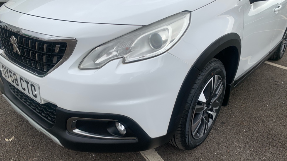 Peugeot 2008 1.2 PureTech Allure Premium 5dr [Start Stop] Petrol Estate - Image 22