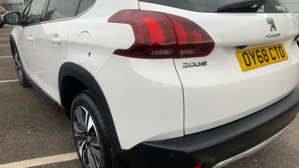Peugeot 2008 1.2 PureTech Allure Premium 5dr [Start Stop] Petrol Estate - Image 25