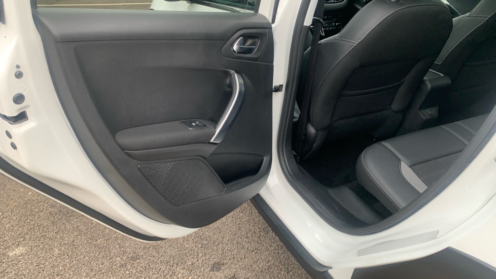 Peugeot 2008 1.2 PureTech Allure Premium 5dr [Start Stop] Petrol Estate - Image 29