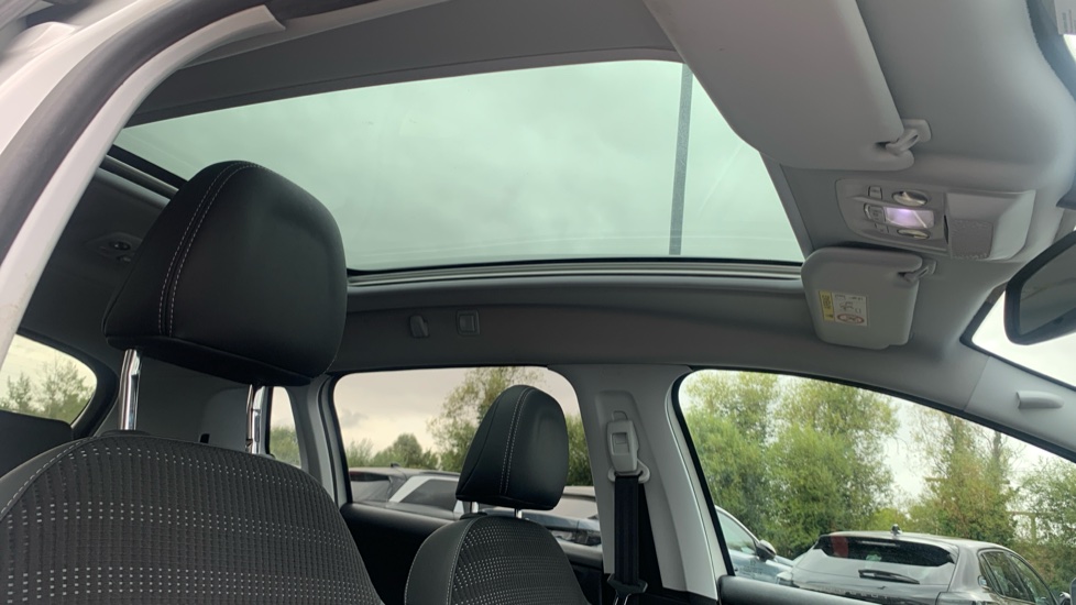 Peugeot 2008 1.2 PureTech Allure Premium 5dr [Start Stop] Petrol Estate - Image 33