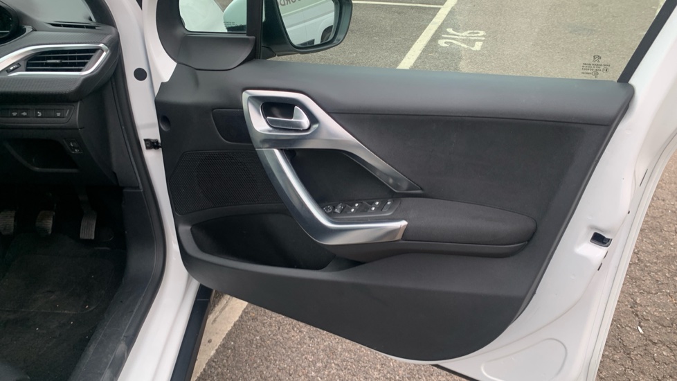Peugeot 2008 1.2 PureTech Allure Premium 5dr [Start Stop] Petrol Estate - Image 34