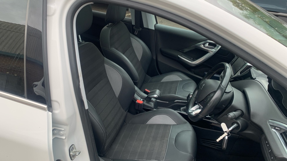 Peugeot 2008 1.2 PureTech Allure Premium 5dr [Start Stop] Petrol Estate - Image 35