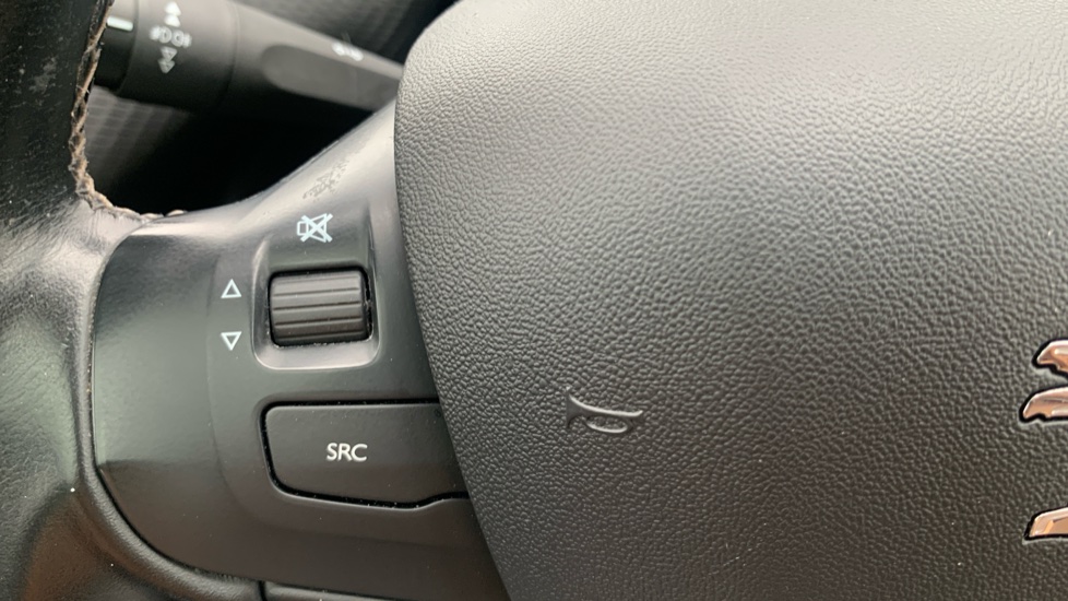 Peugeot 2008 1.2 PureTech Allure Premium 5dr [Start Stop] Petrol Estate - Image 37
