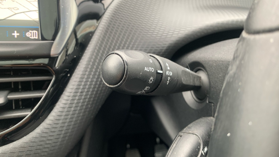 Peugeot 2008 1.2 PureTech Allure Premium 5dr [Start Stop] Petrol Estate - Image 38