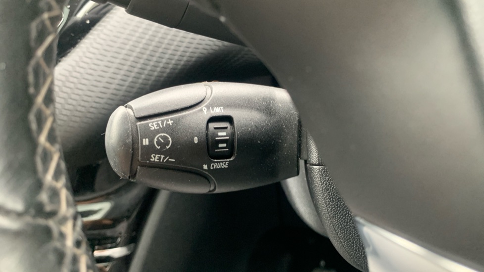 Peugeot 2008 1.2 PureTech Allure Premium 5dr [Start Stop] Petrol Estate - Image 39