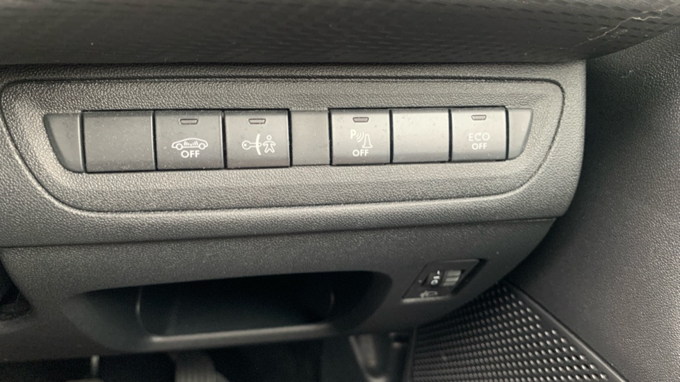 Peugeot 2008 1.2 PureTech Allure Premium 5dr [Start Stop] Petrol Estate - Image 41