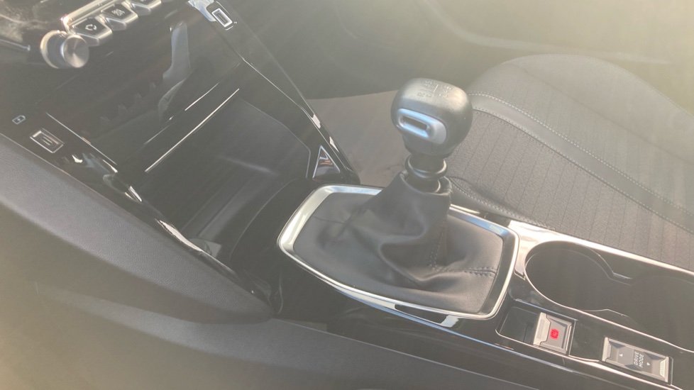 Peugeot 208 1.2 PureTech 100 Allure Premium + 5dr Petrol Hatchback - Image 13