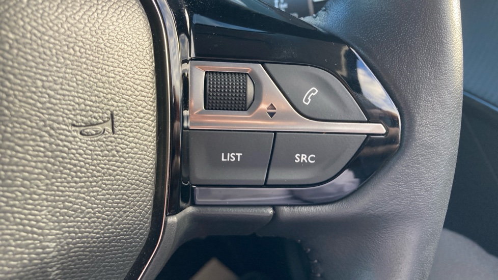 Peugeot 208 1.2 PureTech 100 Allure Premium + 5dr Petrol Hatchback - Image 27