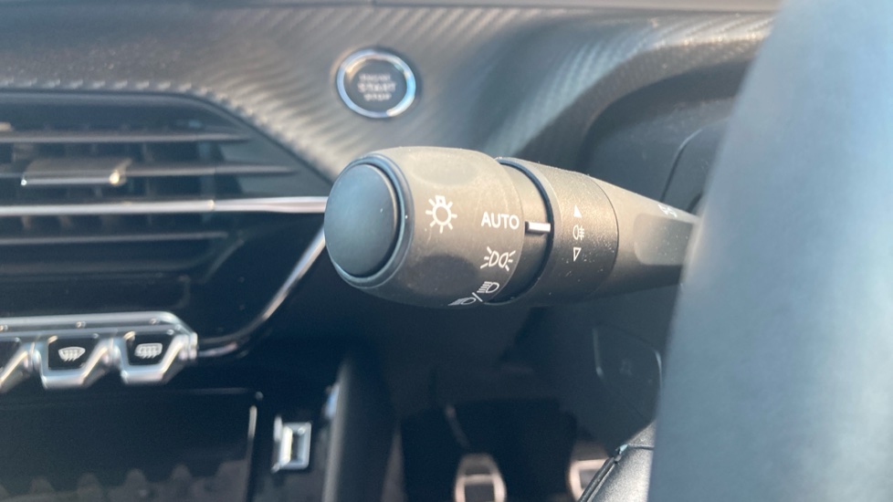 Peugeot 208 1.2 PureTech 100 Allure Premium + 5dr Petrol Hatchback - Image 29