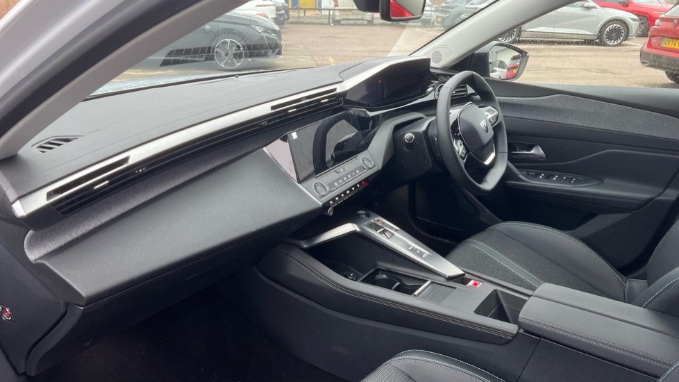 Peugeot 308 1.2 Hybrid 136 Allure 5dr e-DSC6 Petrol Hatchback - Image 9