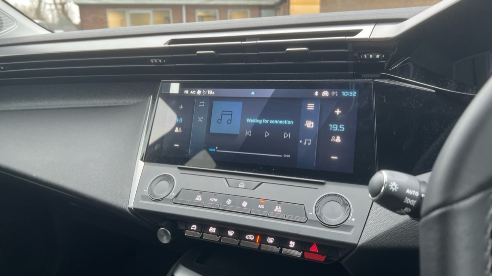 Peugeot 308 1.2 Hybrid 136 Allure 5dr e-DSC6 Petrol Hatchback - Image 12