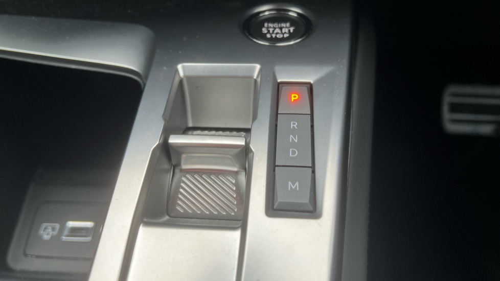 Peugeot 308 1.2 Hybrid 136 Allure 5dr e-DSC6 Petrol Hatchback - Image 13
