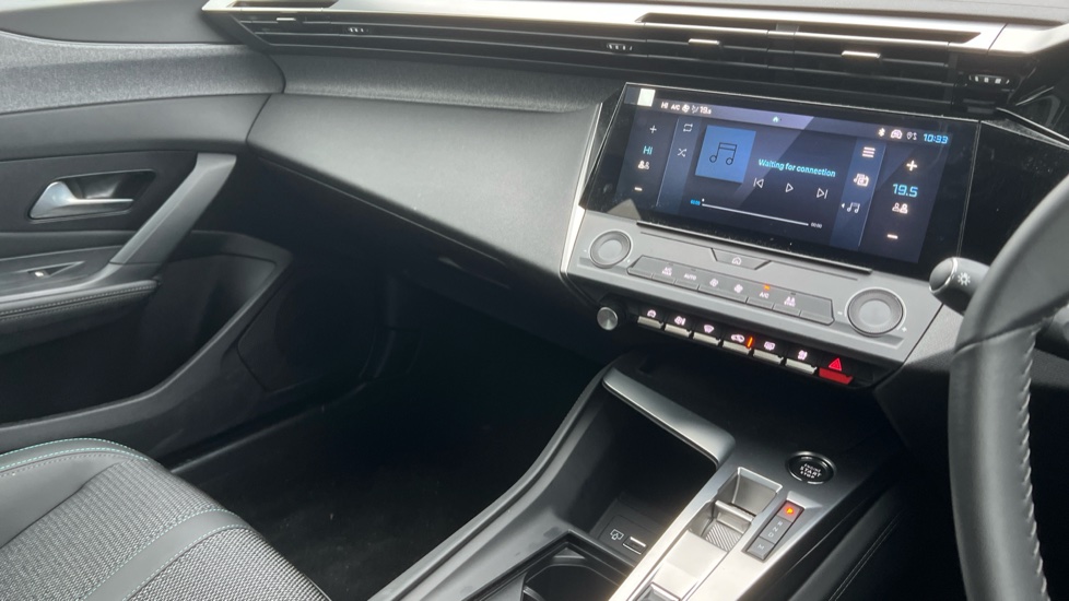 Peugeot 308 1.2 Hybrid 136 Allure 5dr e-DSC6 Petrol Hatchback - Image 14
