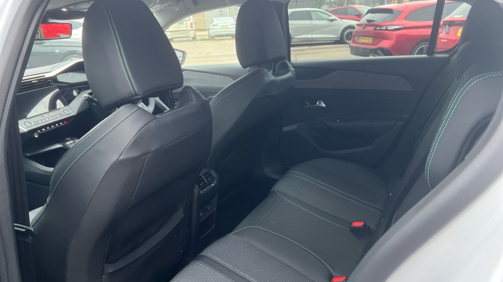 Peugeot 308 1.2 Hybrid 136 Allure 5dr e-DSC6 Petrol Hatchback - Image 16