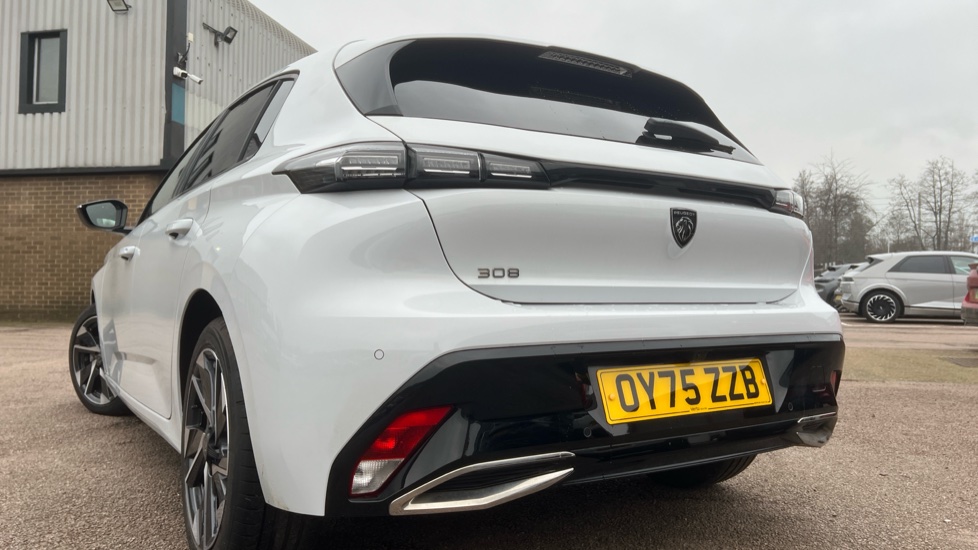 Peugeot 308 1.2 Hybrid 136 Allure 5dr e-DSC6 Petrol Hatchback - Image 21