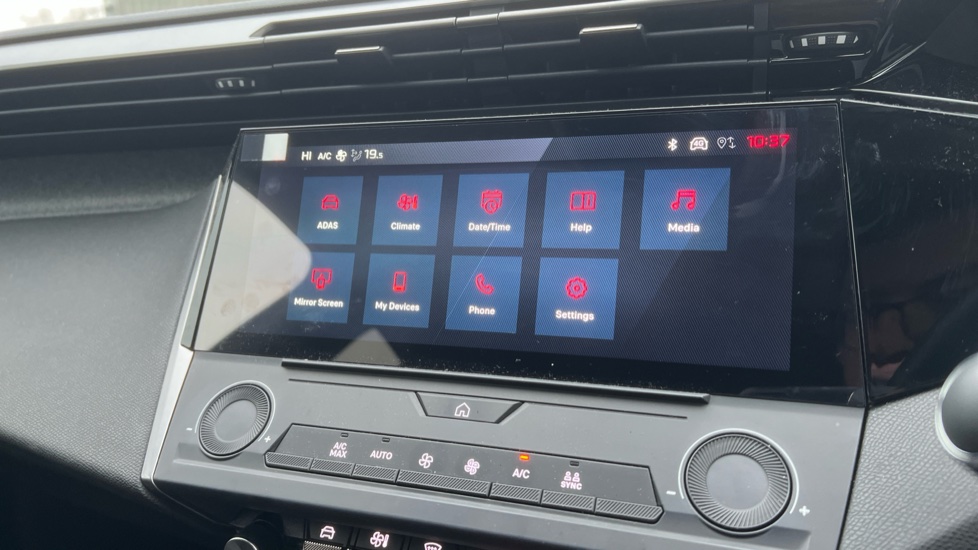 Peugeot 308 1.2 Hybrid 136 Allure 5dr e-DSC6 Petrol Hatchback - Image 31