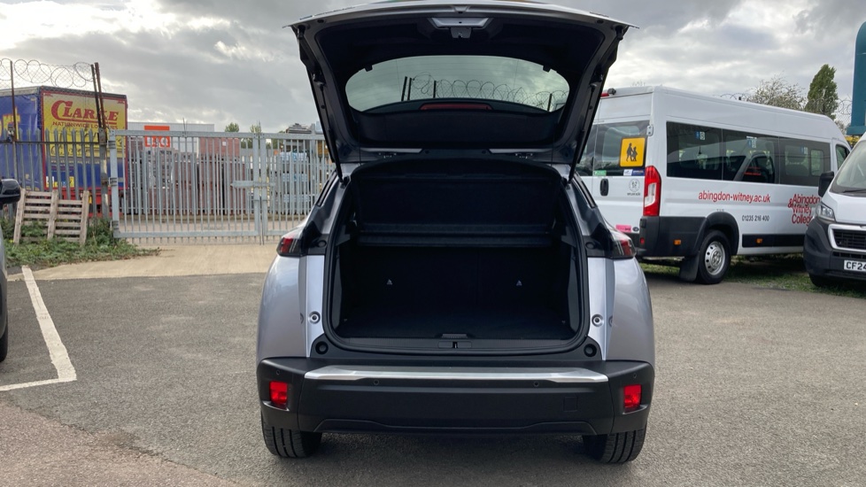 Peugeot 2008 100kW GT 50kWh 5dr Auto Electric Estate - Image 4
