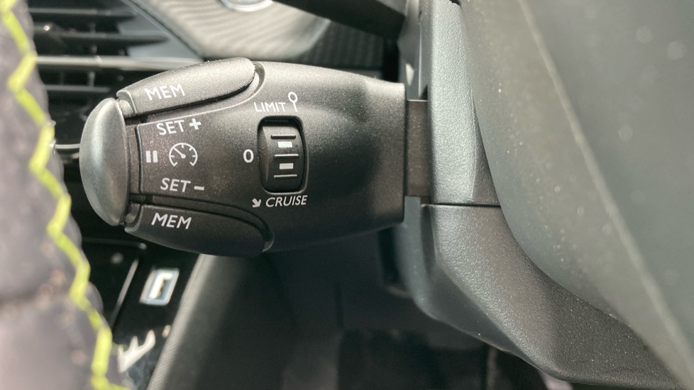Peugeot 2008 100kW GT 50kWh 5dr Auto Electric Estate - Image 25