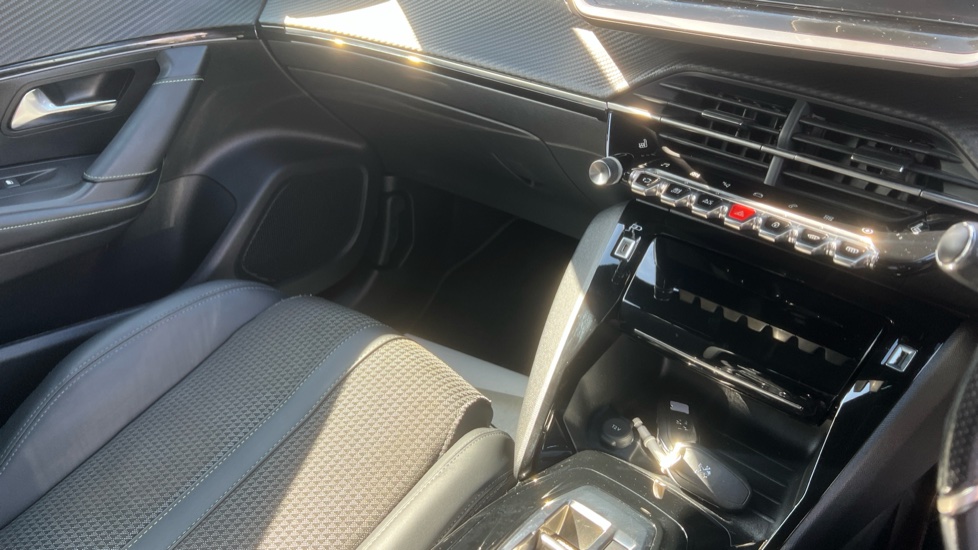 Peugeot 2008 100kW GT 50kWh 5dr Auto Electric Estate - Image 14