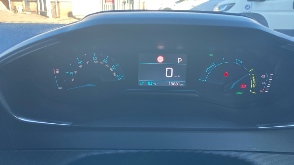 Peugeot 2008 100kW Active Premium+ 50kWh 5dr Auto Electric Estate - Image 18