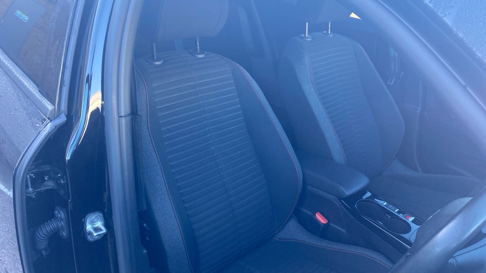 Peugeot 2008 100kW Active Premium+ 50kWh 5dr Auto Electric Estate - Image 31