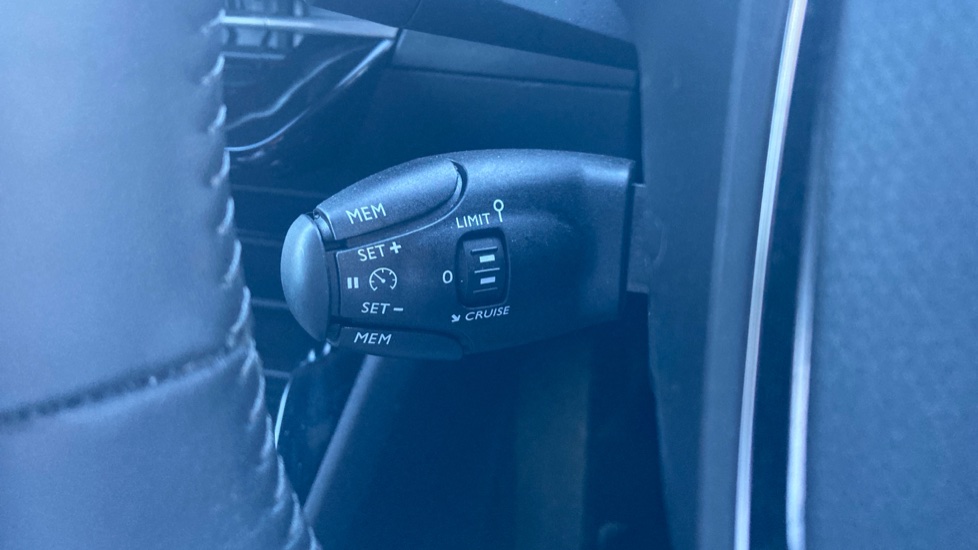 Peugeot 2008 100kW Active Premium+ 50kWh 5dr Auto Electric Estate - Image 35
