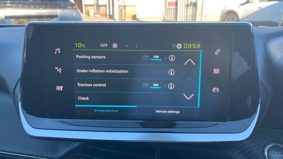 Peugeot 2008 100kW Active Premium+ 50kWh 5dr Auto Electric Estate - Image 42
