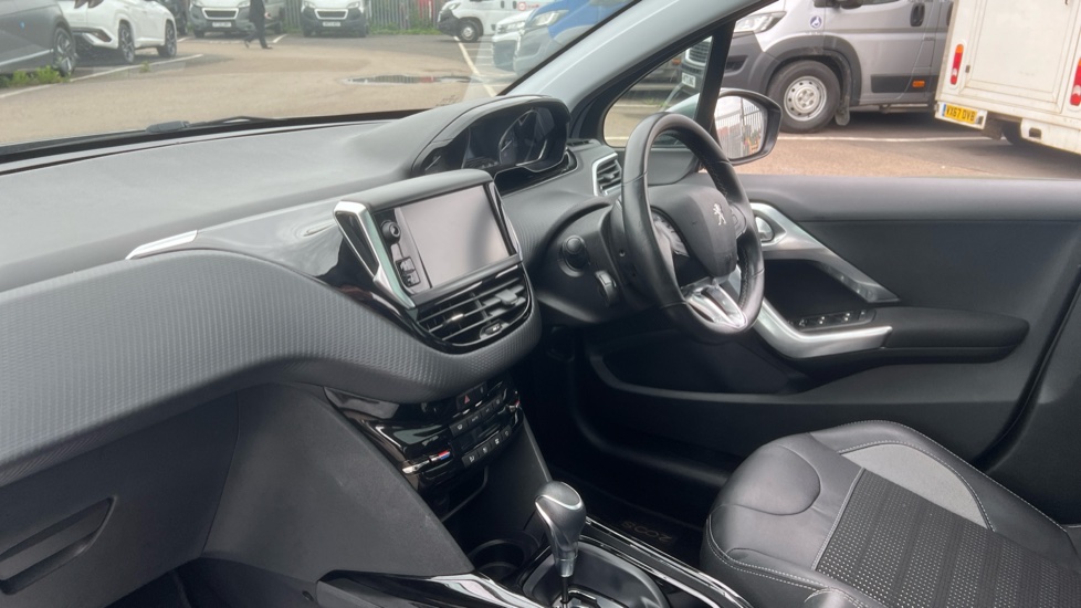 Peugeot 2008 1.2 PureTech 130 Allure Premium 5dr EAT6 Petrol Estate - Image 9