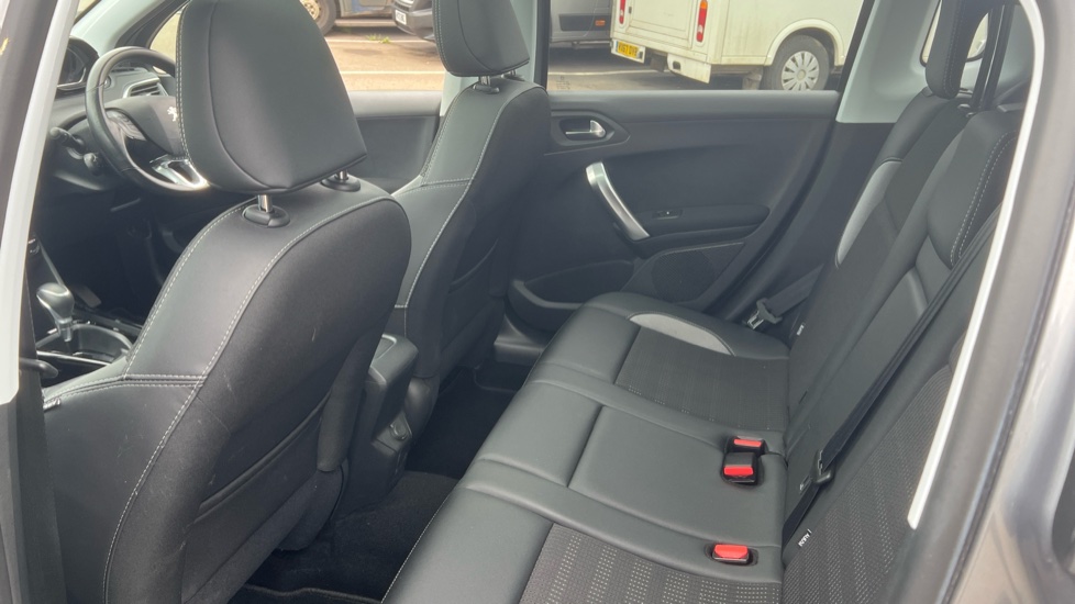 Peugeot 2008 1.2 PureTech 130 Allure Premium 5dr EAT6 Petrol Estate - Image 16