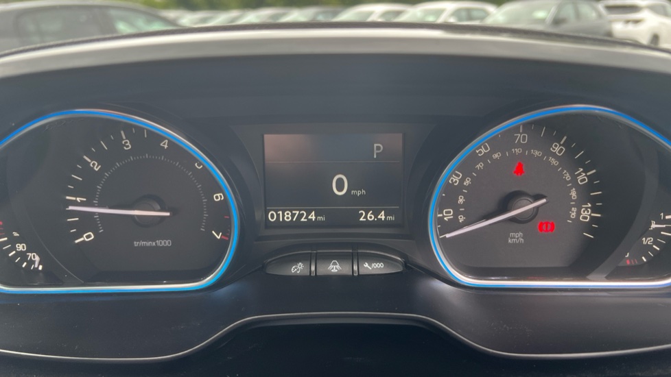 Peugeot 2008 1.2 PureTech 130 Allure Premium 5dr EAT6 Petrol Estate - Image 18