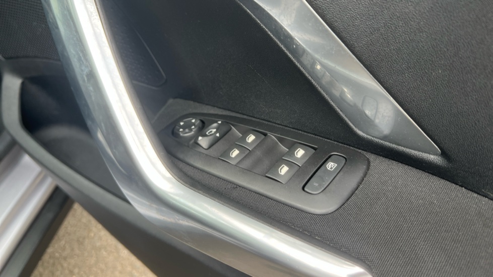 Peugeot 2008 1.2 PureTech 130 Allure Premium 5dr EAT6 Petrol Estate - Image 21