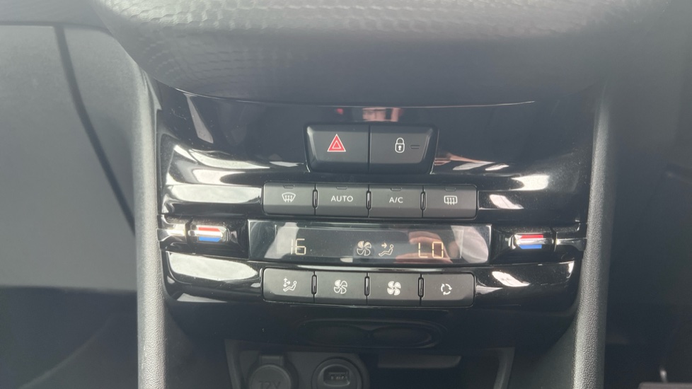 Peugeot 2008 1.2 PureTech 130 Allure Premium 5dr EAT6 Petrol Estate - Image 30