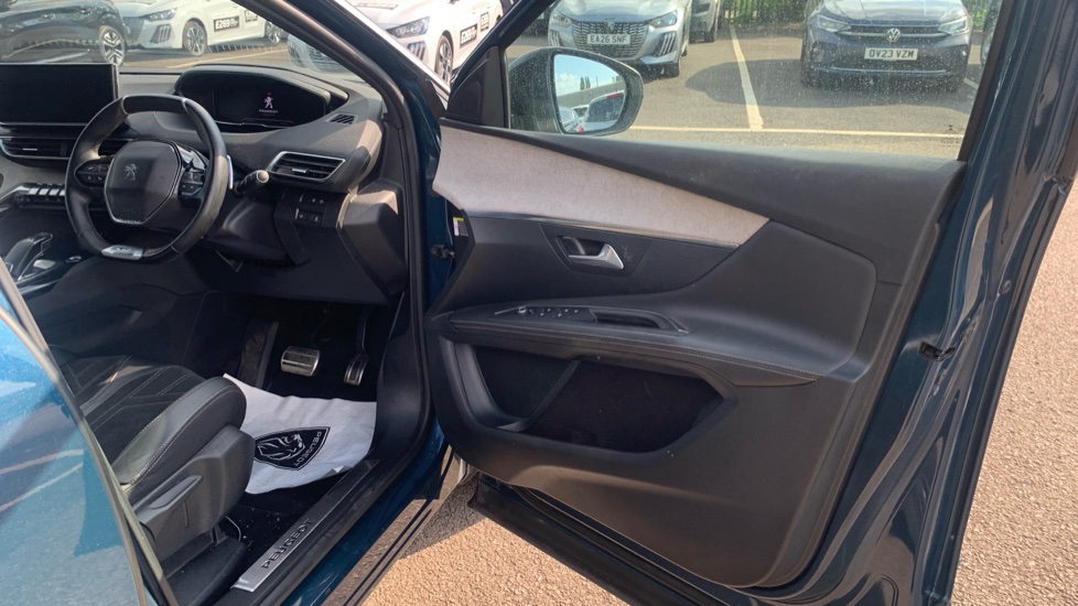 Peugeot 3008 1.2 PureTech GT 5dr EAT8 Petrol Estate - Image 28