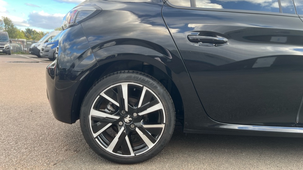 Peugeot 208 1.2 PureTech 100 Allure 5dr Petrol Hatchback - Image 7