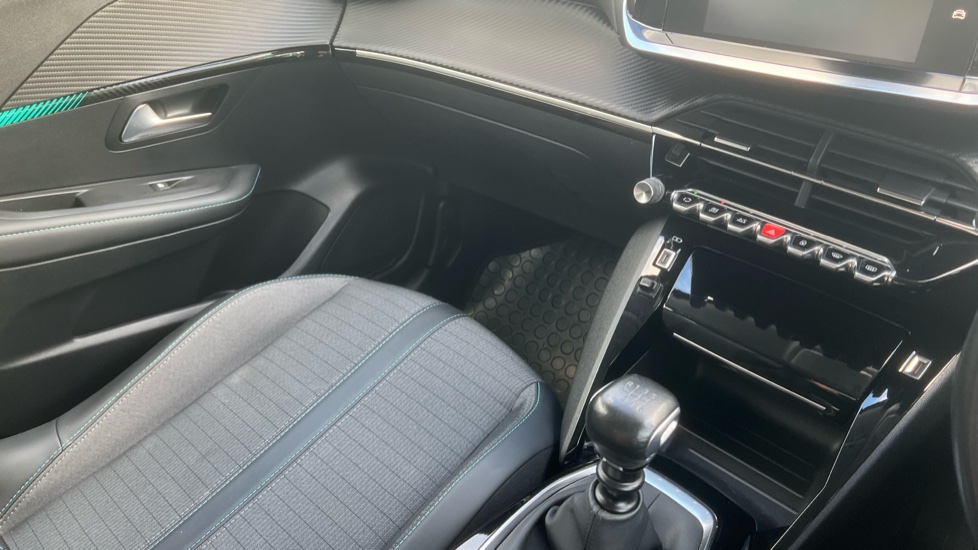 Peugeot 208 1.2 PureTech 100 Allure 5dr Petrol Hatchback - Image 14