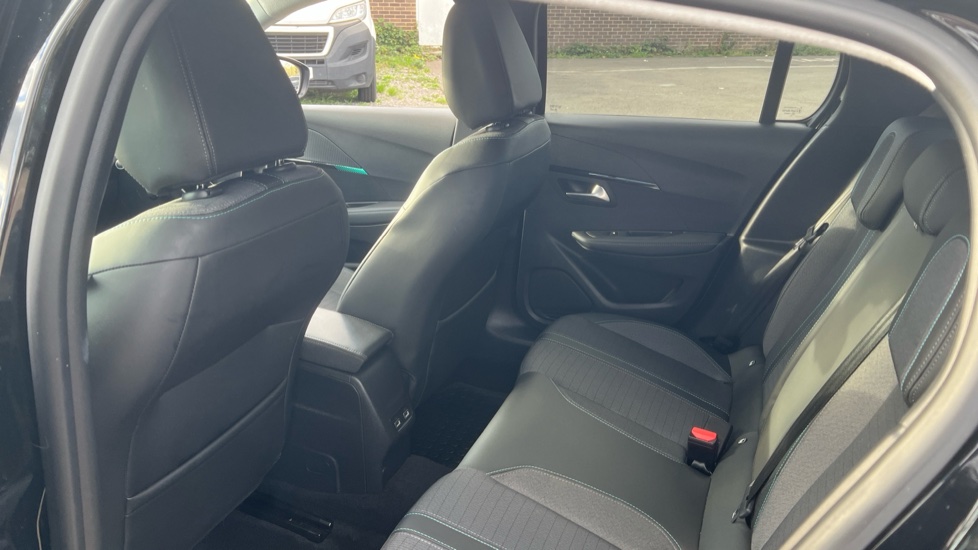 Peugeot 208 1.2 PureTech 100 Allure 5dr Petrol Hatchback - Image 16