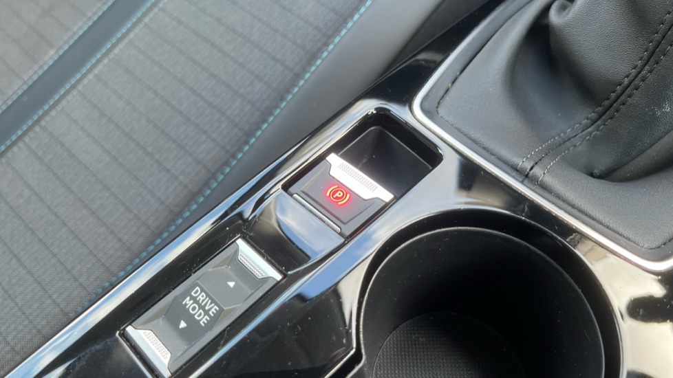 Peugeot 208 1.2 PureTech 100 Allure 5dr Petrol Hatchback - Image 17