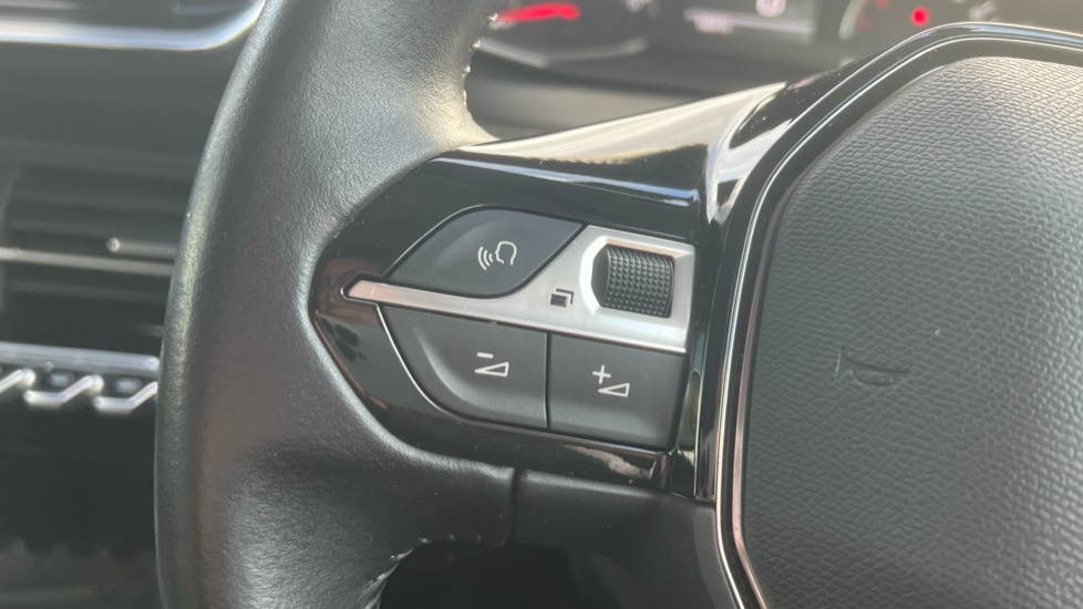 Peugeot 208 1.2 PureTech 100 Allure 5dr Petrol Hatchback - Image 21