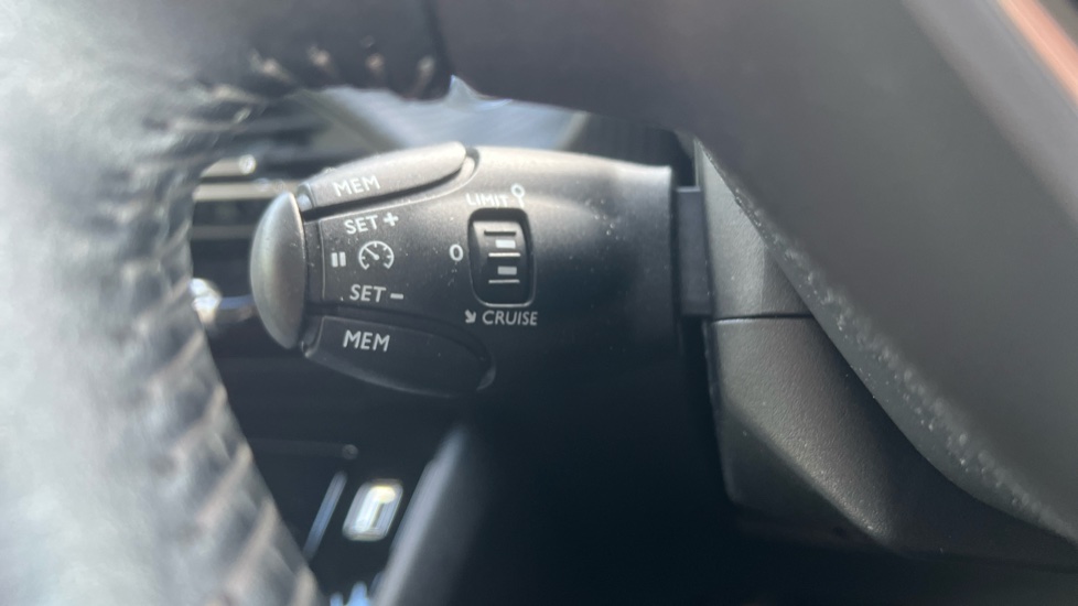 Peugeot 208 1.2 PureTech 100 Allure 5dr Petrol Hatchback - Image 28