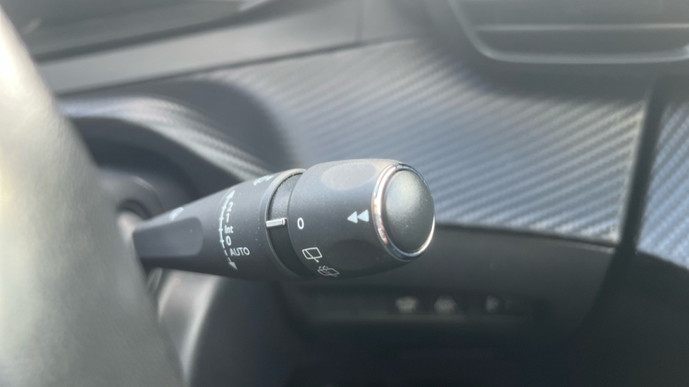 Peugeot 208 1.2 PureTech 100 Allure 5dr Petrol Hatchback - Image 29