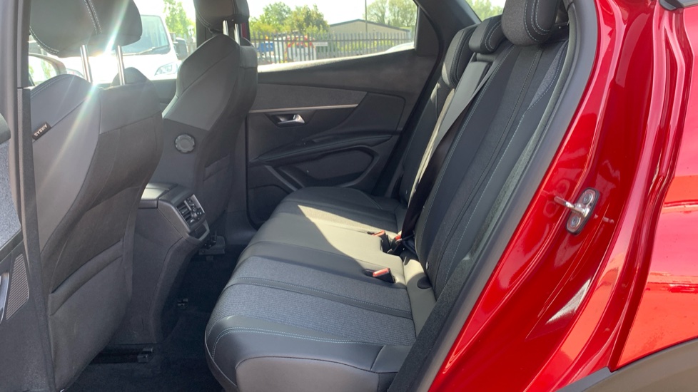 Peugeot 3008 1.2 PureTech Allure Premium+ 5dr EAT8 Petrol Estate - Image 16