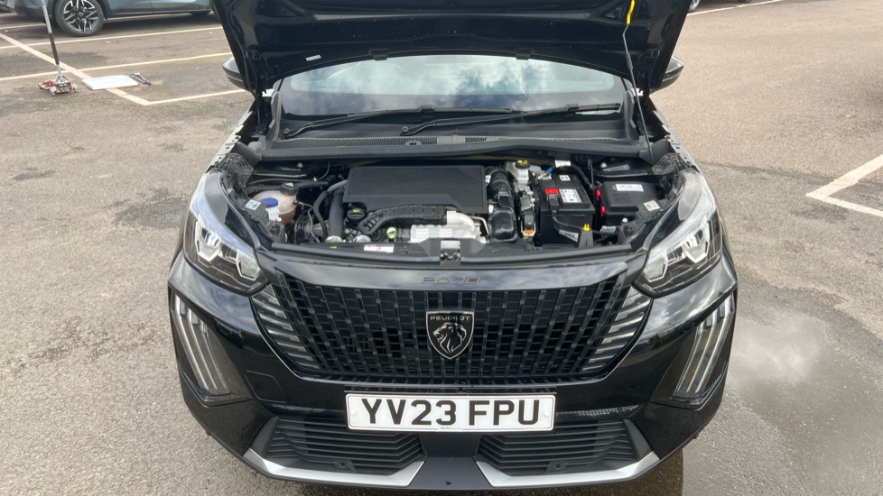Peugeot 2008 1.2 PureTech 130 Allure 5dr Petrol Estate - Image 8