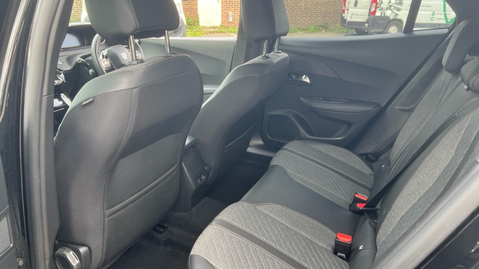 Peugeot 2008 1.2 PureTech 130 Allure 5dr Petrol Estate - Image 16