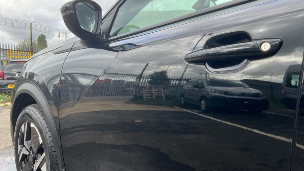 Peugeot 2008 1.2 PureTech 130 Allure 5dr Petrol Estate - Image 21