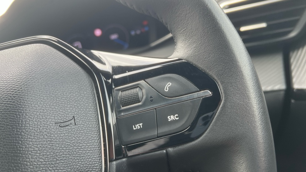 Peugeot 2008 1.2 PureTech 130 Allure 5dr Petrol Estate - Image 24