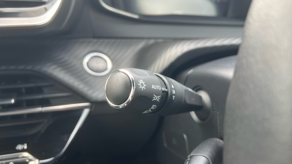 Peugeot 2008 1.2 PureTech 130 Allure 5dr Petrol Estate - Image 26