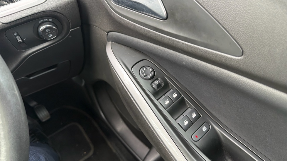Vauxhall Grandland 1.2 Turbo Ultimate 5dr Petrol Hatchback - Image 24