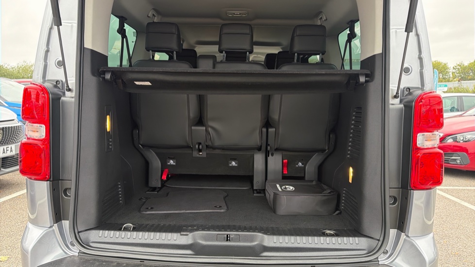 Vauxhall Vivaro Life 100kW Ultimate L 50kWh 5dr Auto Electric Estate - Image 4