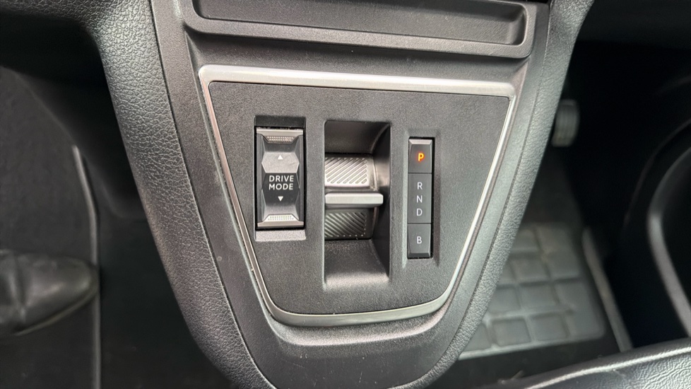 Vauxhall Vivaro Life 100kW Ultimate L 50kWh 5dr Auto Electric Estate - Image 13