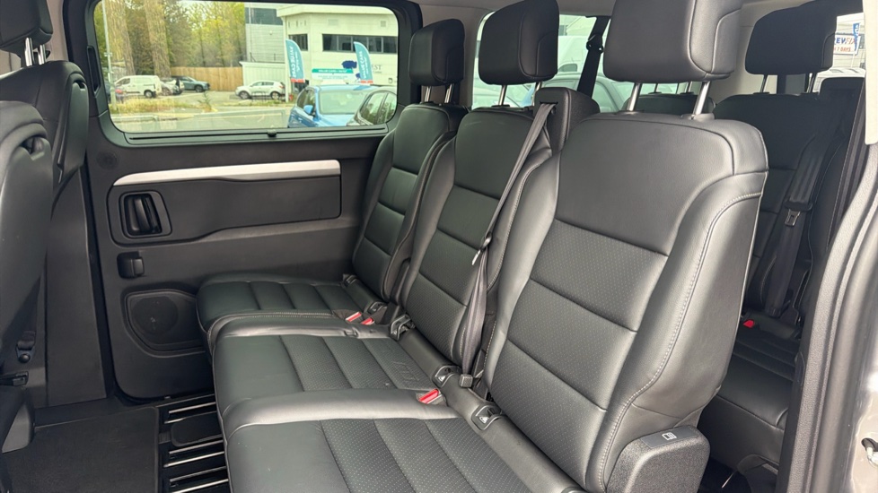 Vauxhall Vivaro Life 100kW Ultimate L 50kWh 5dr Auto Electric Estate - Image 16